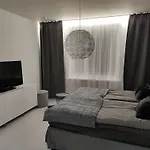 Tyylikaes Asunto Kalliossa
